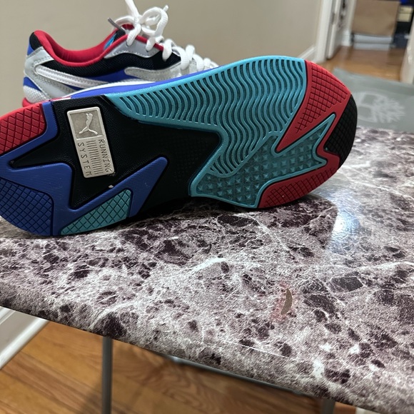 PUMA SNEAKERS FOR MEN SIZE 9.5 WORN A FEW TIMES GOOD CONDITION - Picture 4 of 4